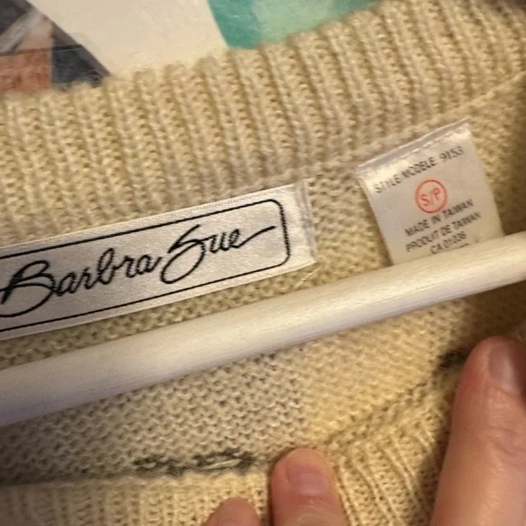 Rare vintage sweater Barbra sue landscape, spring bumblebees beehives small - Picture 6 of 16